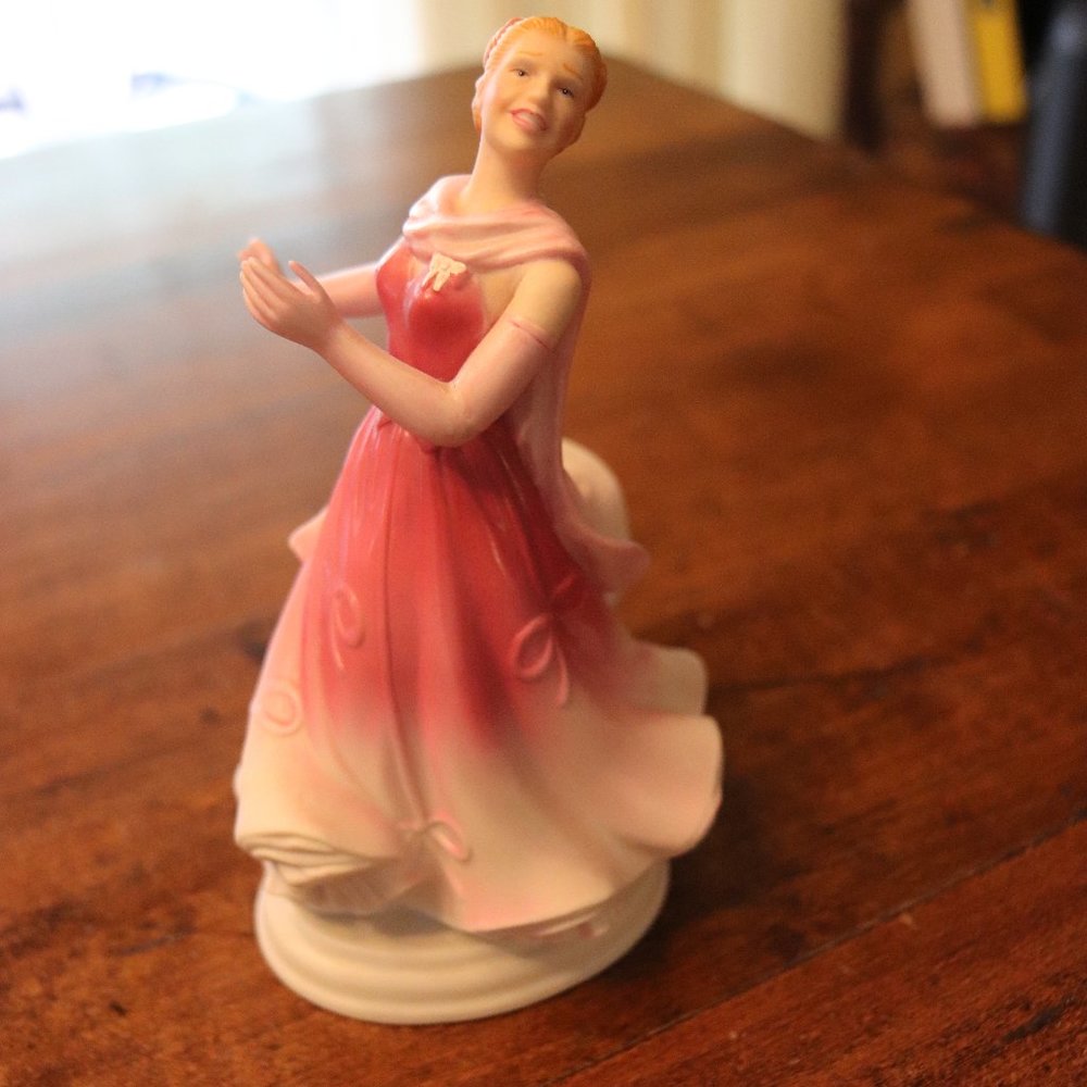 AVON  GINGER ROGERS "Barkleys of Broadway" dancing statue 1984 figure
